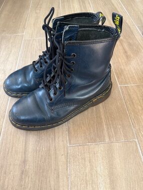 DR. MARTENS NAVY BLUE LEATHER BOOTS MADE IN ENGLAND size 5UK, women’s US size 7